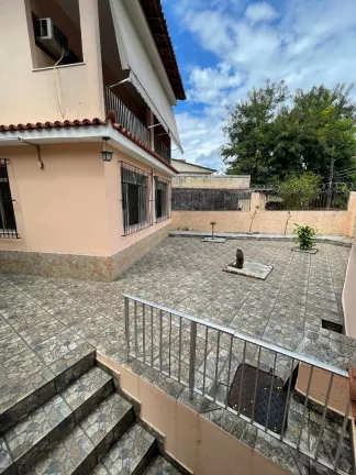 Imagem Casa Duplex com 199m² em Cocotá