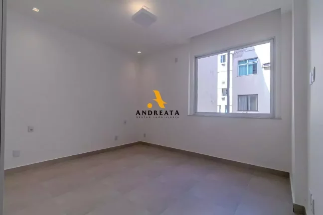 Imagem Av. Princesa Isabel, a duas quadras da praia.