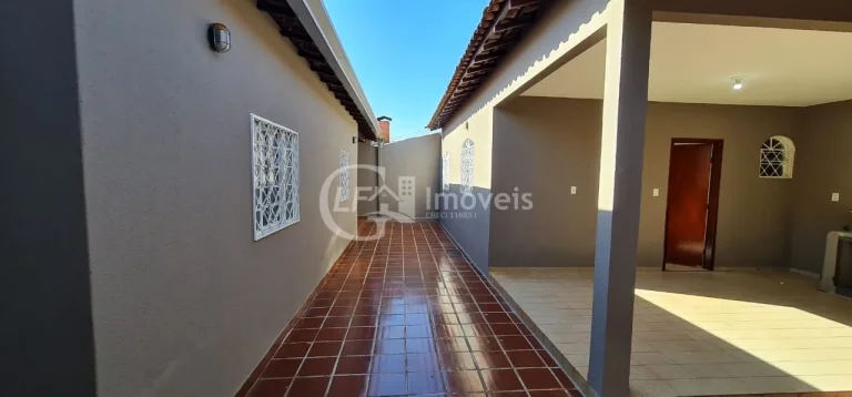 Imagem Casa de 4 quartos e 1 suíte à venda em Campo Grande-MS, Bairro Coophasul, com 250m² de área e 4 vagas de garagem