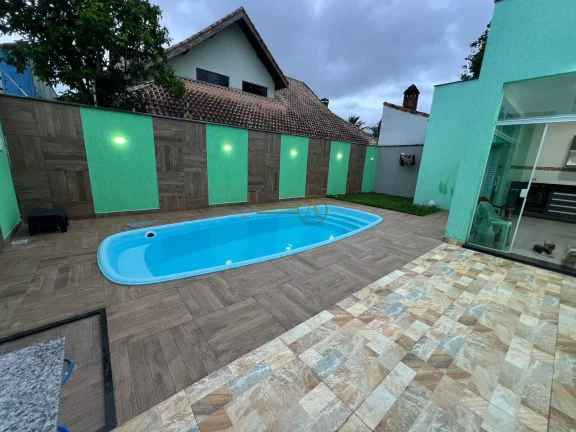 Imagem Casa novíssima térrea, 100 metros da praia, piscina e lavabo