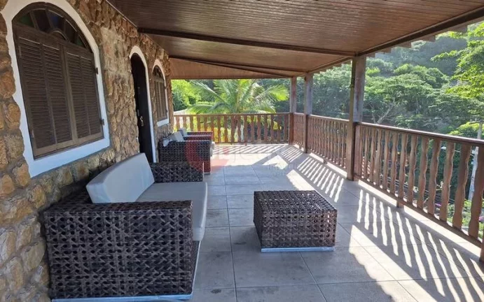 Imagem Belíssima casa de 7 quartos a venda no Bosque do Peró em Cabo Frio.
