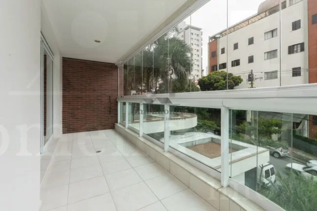 Imagem Apartamento de Alto Padrão na Rua Wanderley, 3 suítes e 4 vagas, 350m²