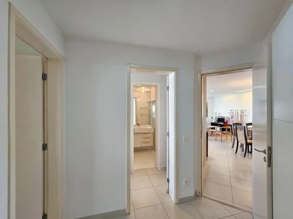 Imagem Apartamento pé na areia à venda em Riviera de São Lourenço Módulo 07: 3 quartos, 3 suítes, 2 salas, 2 vagas, 155,39m². Luxo e conforto!
