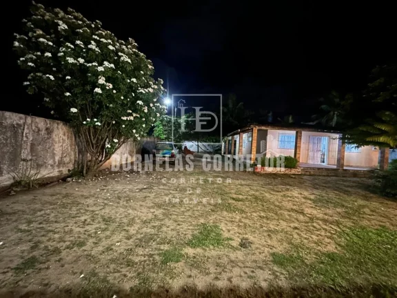 Imagem CASA A KM DO MAR COM ÁREA GOURMET E PISCINA, 3 QUARTOS, 1ST, VÁRIAS VAGAS DE GARAGEM, EM FRENTE A AVENIDA, TERRENO 30X30