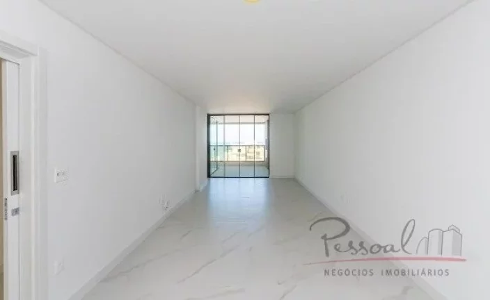 Imagem Sua espaçosa planta, três suítes, quatro banheiros, sacada ampla com churrasqueira e a vista magn...