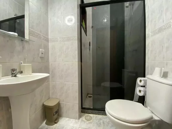 Imagem Casa em Condomínio para Venda em Rio de Janeiro, Brás de Pina, 2 dormitórios, 1 suíte, 4 banheiros, 1 vaga