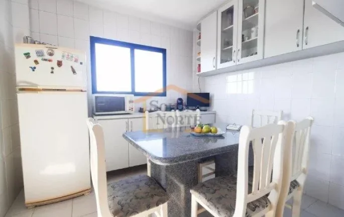 Imagem Apartamento amplo, com 3 dormitórios, sendo 1 suíte, 2 banheiros. Conta com varanda, box, armário...