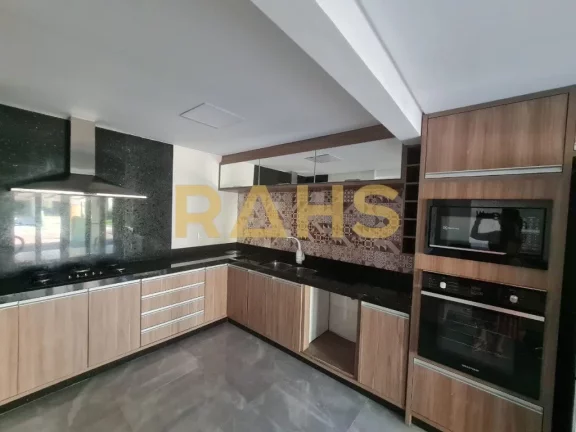 Imagem Uma bela casa com 4 quartos sendo 3 suítes, ficam no imóvel splits, sala ampla, sala de Tv, cozinh...