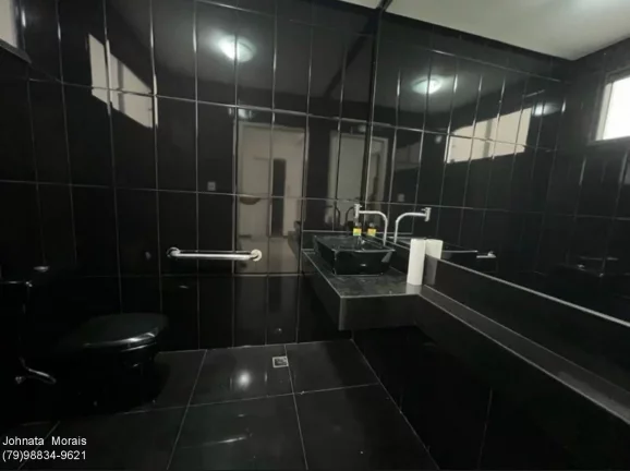 Imagem Casa à venda no Bairro Coroa do Meio com 6 quartos, área gourmet e jardim.