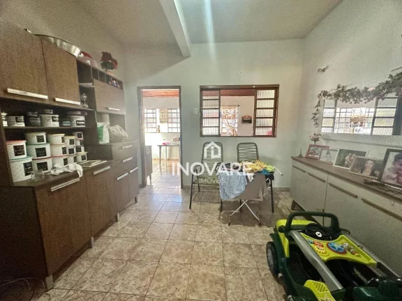 Imagem Casa com 3 dormitórios, 220 m² - venda por R$ 350.000,00 ou aluguel por R$ 2.500,00/mês - Alvorada - Araporã/MG