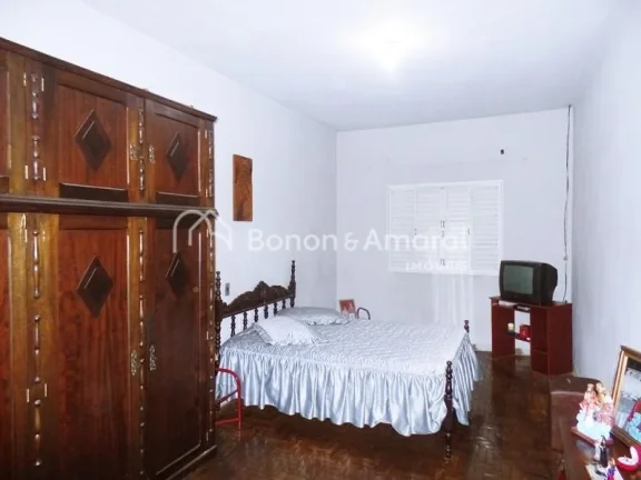 Imagem Venda, casa, Taquaral em Campinas.
Zoneamento ZC 2. 
A poucos metros da lagoa do Taquaral.
Fácil ac...