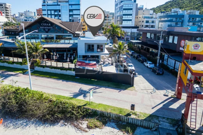Imagem Casa com 4 dormitórios à venda sendo 4 suítes, 180 m² por - R$ 15.000.000,00 - Bombas - Bombinhas/SC