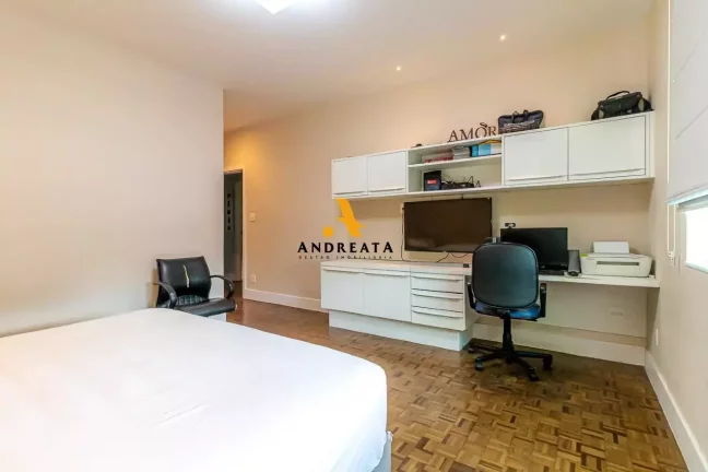 Imagem Apresentamos este triplex de 595m² no Humaitá