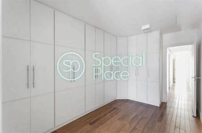 Imagem Cobertura duplex impecável. São 403m2 de área privativa, 4 dormitórios ( 4 suítes) e 5 vagas na...