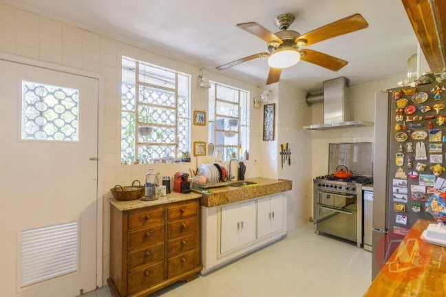 Imagem No Moinhos de Vento, 175 m² privativos, 3 dormitórios e suíte.