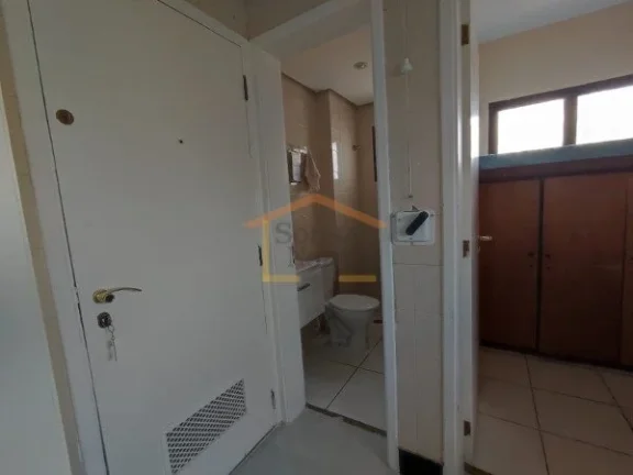 Imagem Apto com 3 dormitórios, sendo 1 suíte com closet, sala de visita e sala de jantar, banheiro social...