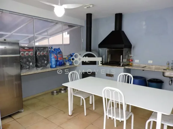 Imagem Casa no Condomínio Golf Village, repleta de comodidades e design elegante.