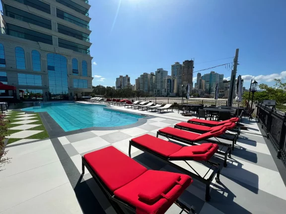 Imagem Apartamento com 4 dormitórios à venda sendo 4 suítes, 180 m² por - R$ 10.900.000,00 - Meia Praia - Itapema/SC