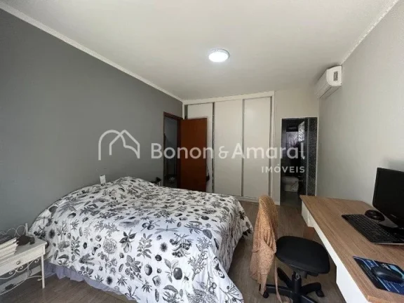 Imagem Casa térrea à venda no Jardim Santa Genebra, na melhor localização do bairro. O imóvel possui t...