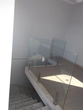 Imagem Lindíssimo sobrado com 3 suítes e acabamento de padrão – Conforto e sofisticação em cada detalhe!
