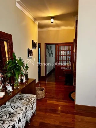 Imagem Casa térrea com 3 quartos (todos suítes, sendo a máster com closet), em terreno de 750 m² e 374 ...