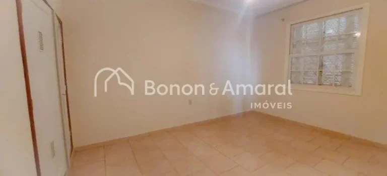 Imagem Casa em localização estratégica no coração do Guanabara, ideal para fins residenciais ou comerc...