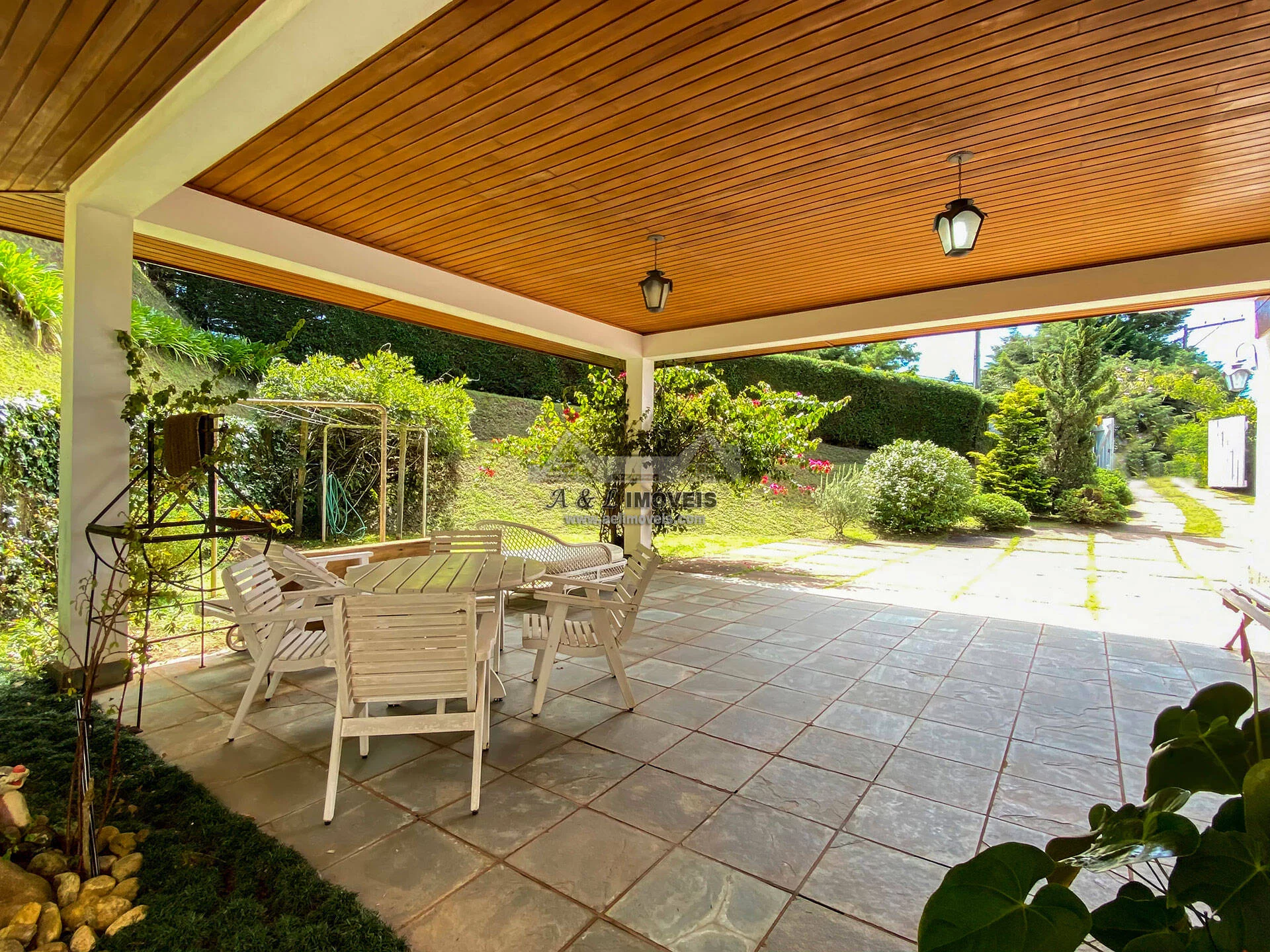 Imagem Casa à venda em Campos do Jordão - Com 3 dormitórios proximo ao Capivari