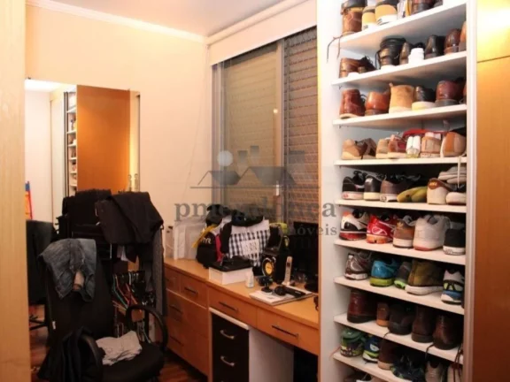 Imagem Belíssimo apartamento em andar alto, sendo 1 por andar, recém reformado com fino acabamento. Bem a...