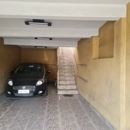 Imagem Esta espaçosa casa de 381 metros quadrados é ideal para uso residencial e comercial, situada em um...