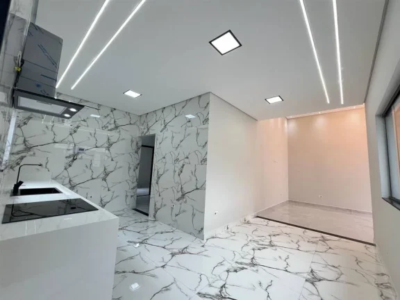 Imagem Casa 03 Dormit?rios, 01 Su?te , cozinha e sala de Jantar, Sala de estar com P? Direito de 5 metros,