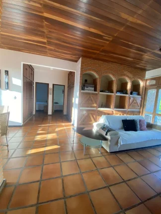 Imagem Mansão de Luxo na Coroa do Meio - 4 Suítes, Piscina com Cascata e Jardim com Pomar