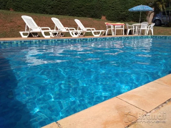 Imagem Ótima chácara com piscina.