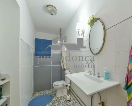 Imagem Apartamento reformado, distribuído com tacos, living para 03 ambientes, terraço, lavabo, banheiro ...