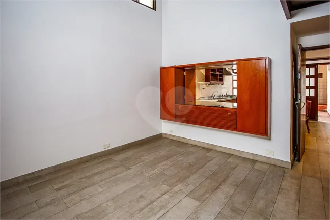Imagem Casa para alugar com 4 quartos, sendo 2 suítes, em Alto de Pinheiros, São Paulo - SP