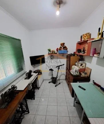 Imagem Sobrado com 210 m² de área útil, bem arejada e com excelente iluminação natural. Possui 3 dormi...