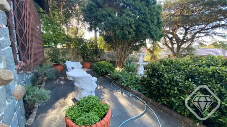 Imagem Charmosa casa de estilo colonial na Zona Sul, com vista para o Guaíba e excelente estrutura para mo...