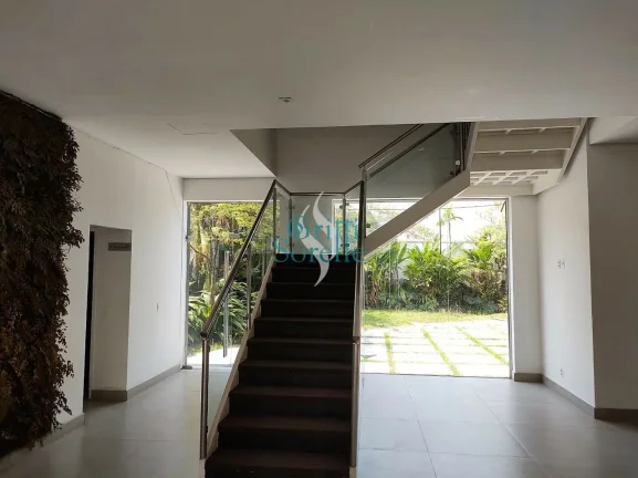 Imagem Casa Comercial à Venda em Jardim América - São Paulo/SP.