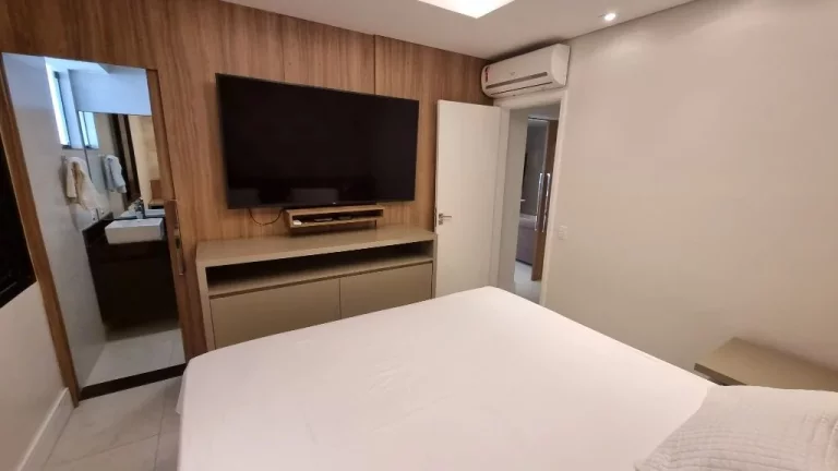 Imagem MARAVILHOSO APARTAMENTO TOTALMENTE REFORMADO, 2 VAGAS, VISTA MAR E LAZER.