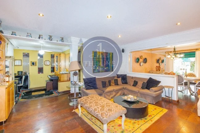 Imagem Casa à venda em Alto de Pinheiros, São Paulo-SP: 4 quartos, 2 suítes, 2 salas, 6 banheiros, 6 vagas, 198m². Venha Conferir!