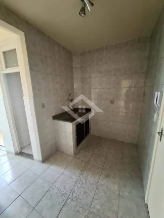 Imagem Vende Apartamento, Tijuca em frente ao Shopping 2 quartos, 64m2, sem vaga.