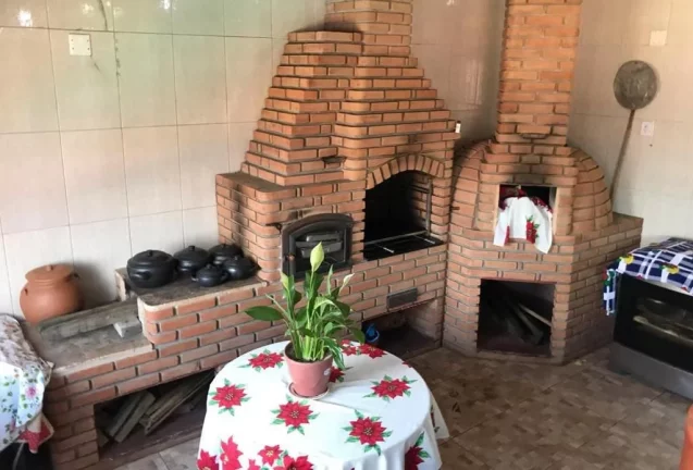 Imagem Chácara com 4 dormitórios à venda, 1050 m² por R$ 900.000,00 - Varinhas - Mogi das Cruzes/SP