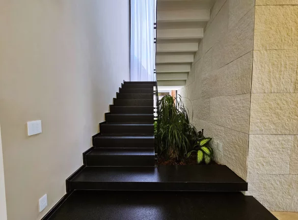 Imagem Imperdível! Casa à venda em Riviera de São Lourenço Módulo 16, 5 quartos, 5 suítes, 3 salas, 4 vagas, 524m². Venha conferir!