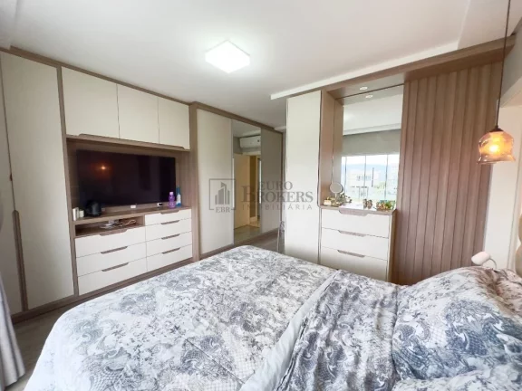 Imagem Belíssima casa com 4 Suítes e 4 vagas no Caledonia