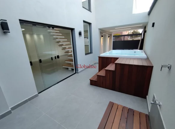Imagem Casa Nova com 3 dormitórios e jacuzzi no bairro Ponta da Praia em Santos por R$2.200.000,00