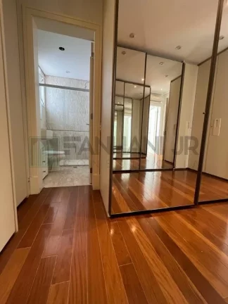 Imagem Venha conhecer e se encantar com este magnífico apartamento localizado na Ed. Lindenberg Melo Alves. Com uma ampla área de 3