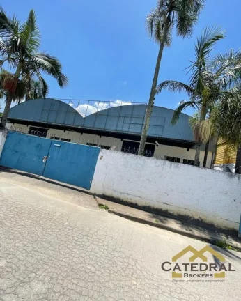 Imagem Galpão para locação no Condomínio dos Cristais, Bairro Gleba. Franco da Rocha/SP. Com 800m2 de área fabril, 200m2 de escritório, 300m2 de estacionamento (externo), 6 Banheiros, Espaço para refeitório, Pé direito 8m, energia trifásica sem caixa primaria,