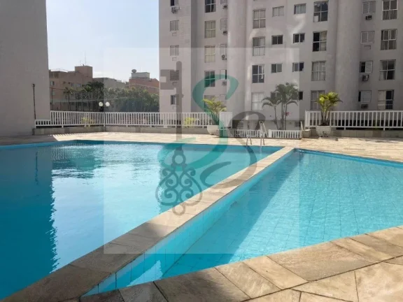 Imagem Venda de Apartamento no Guarujá! 2 dormitórios com armários, sala, cozinha com armários, lavanderia, banheiro, 1 vaga de garagem, 45 m² útil, quarto