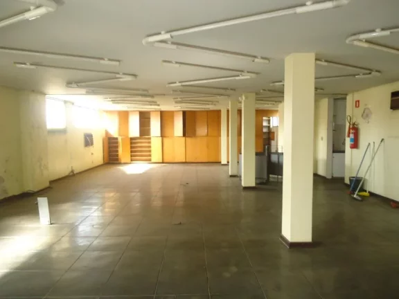 Imagem Excelente barracão para locação com ótima localização, duas entradas, guarita, almoxarifado, v...