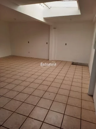 Imagem Excelente casa de três dormitórios em ótima localização