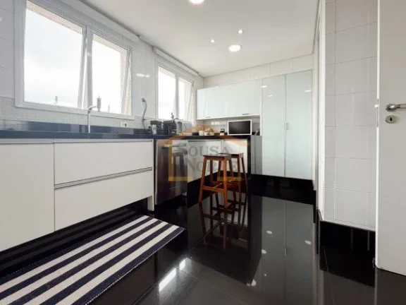 Imagem Duplex com 208 m² de área útil, distribuído em dois andares, com 4 dormitórios, sendo 3 suítes...